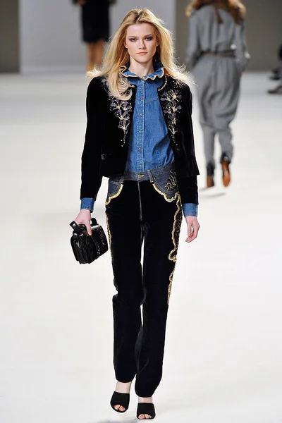 Look 25